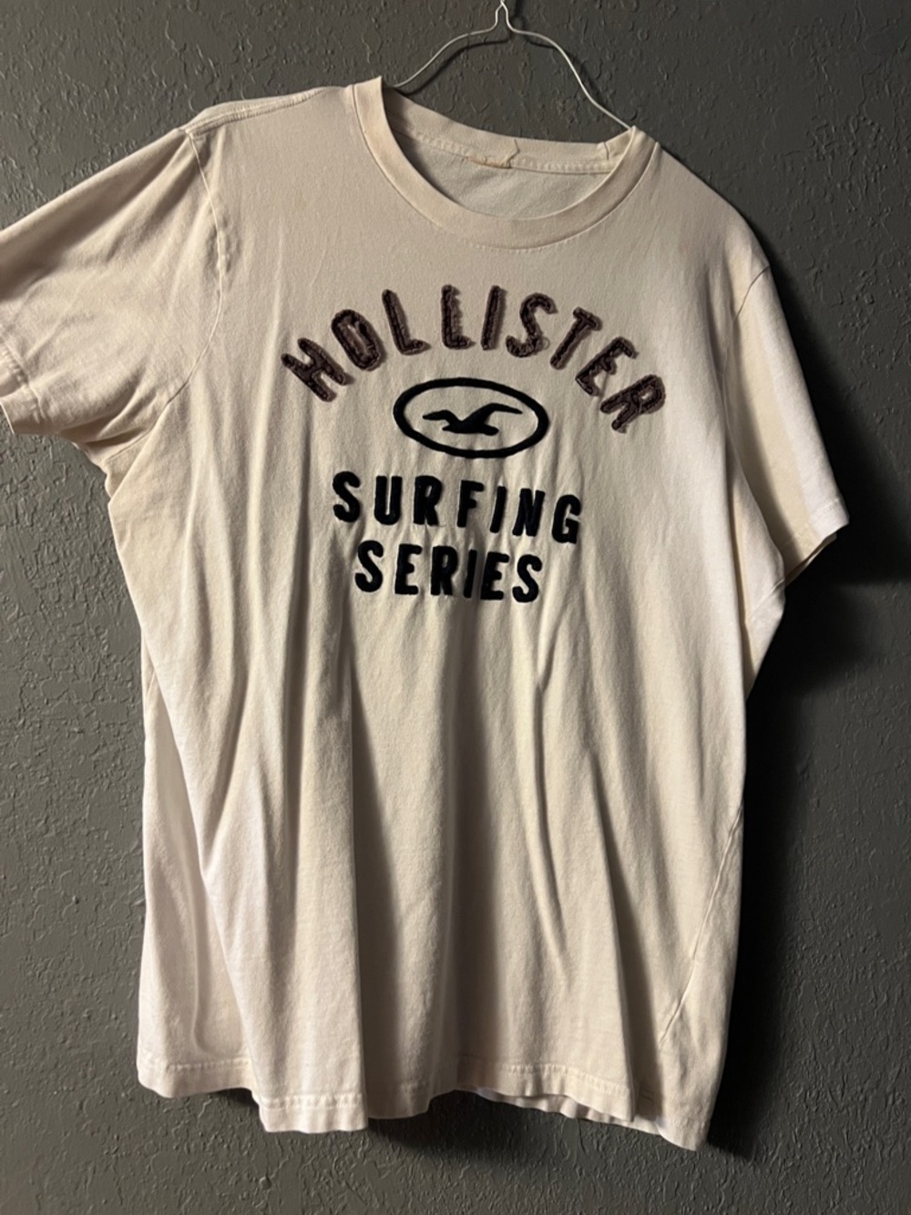 Hollister Cream Tee with Black & Brown Logo